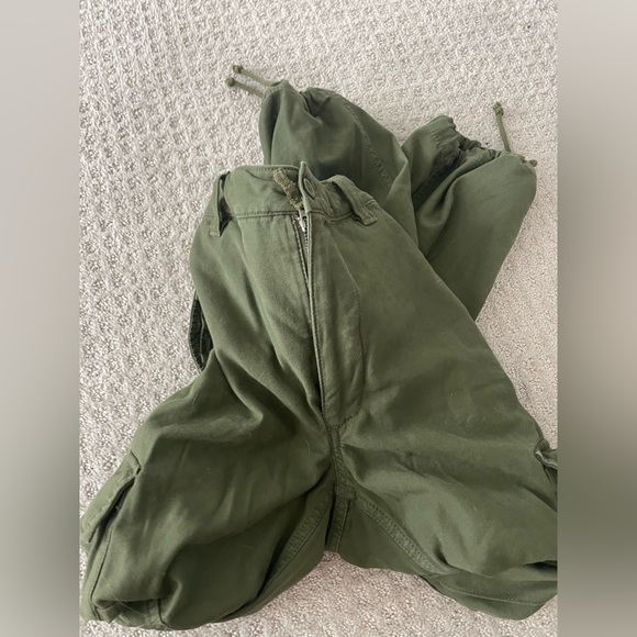 Aritzia TNA New Supply Cargo Pants - size 10 - Picture 5 of 7